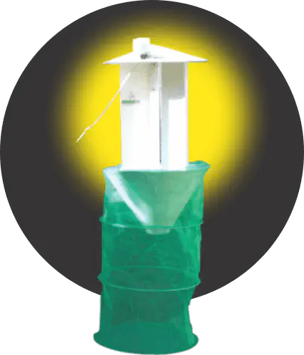 uma armadilha luminosa para insetos, uma ferramenta essencial no manejo integrado de pragas (MIP) na agricultu