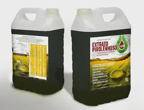 dois galões de 5 litros do produto 'Extrato Pirolenhoso' da marca EPB, posicionados sobre um fundo branco. O g