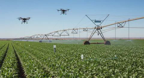 Sistema de irrigação por pivô central com opção de monitoramento por drones