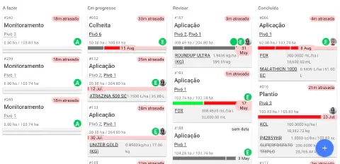a interface de um software de gestão agrícola, apresentando um quadro de atividades no estilo Kanban. As taref