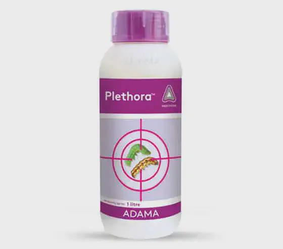 Inseticida Plethora ADAMA: Controle eficaz de lagartas uma embalagem de 1 litro do inseticida 'Plethora', da marca ADAMA, contra um fundo branco e neutro. O frasco é