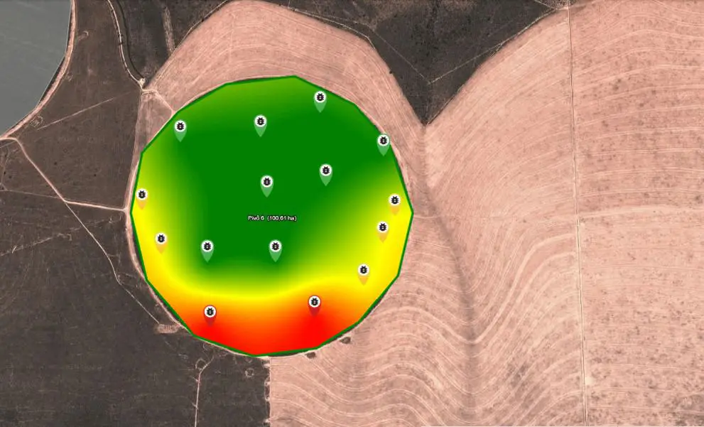 uma vista aérea de uma área agrícola, especificamente um campo irrigado por pivô central, sobreposta com um ma