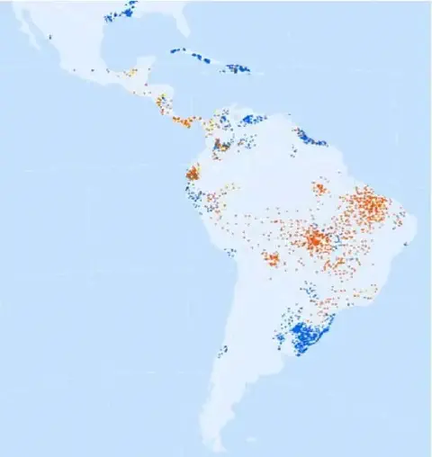 mapa estilizado da América do Sul e Central, sobreposto com múltiplos pontos coloridos, predominantemente l