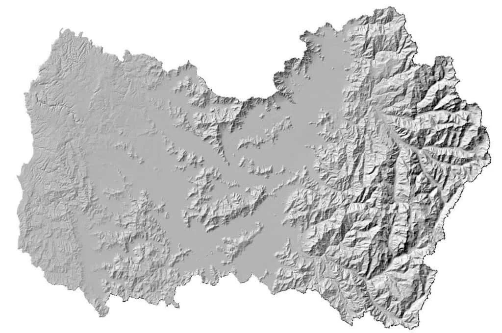 mapa de relevo topográfico em tons de cinza, representando uma área geográfica com variações significativas