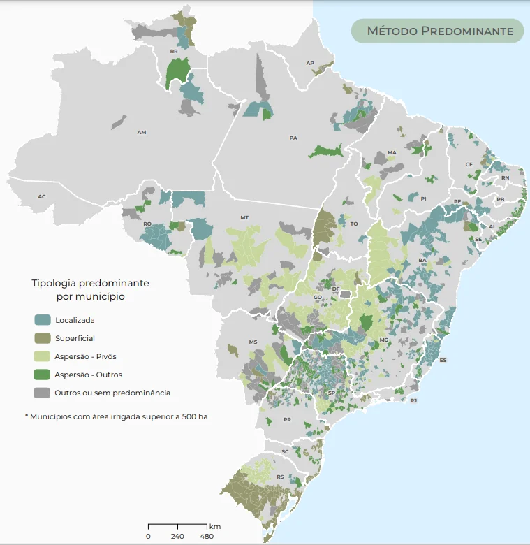 mapa infográfico do Brasil que ilustra a distribuição dos métodos de irrigação predominantes na agricultura, se