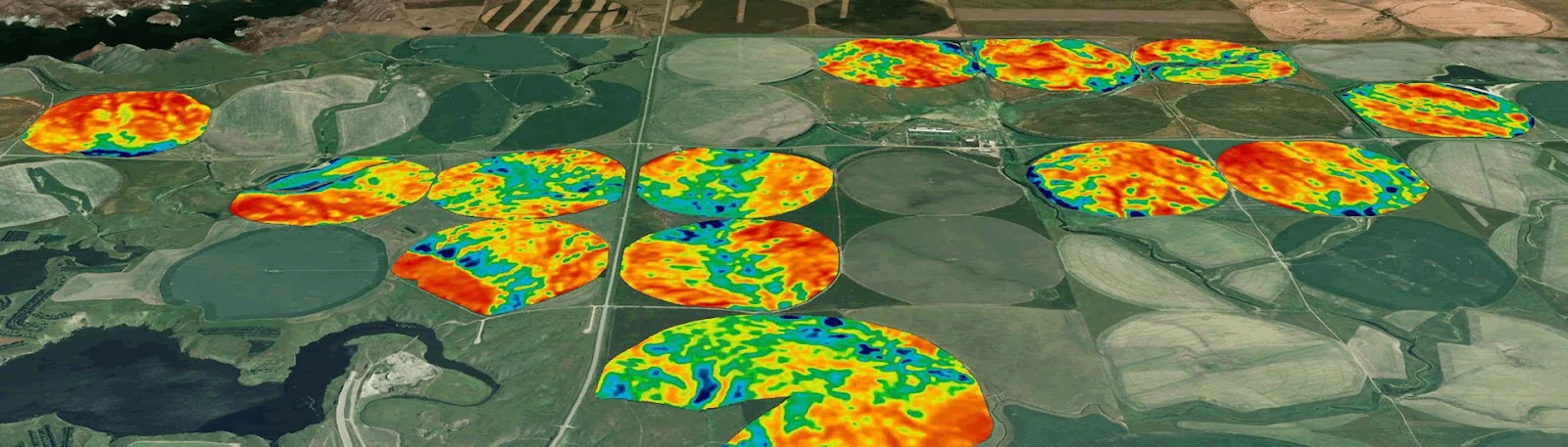 Mapas de Produtividade na Agricultura de Precisão | Aegro uma vista aérea tridimensional de uma extensa área agrícola, caracterizada por múltiplos campos de irrigação p