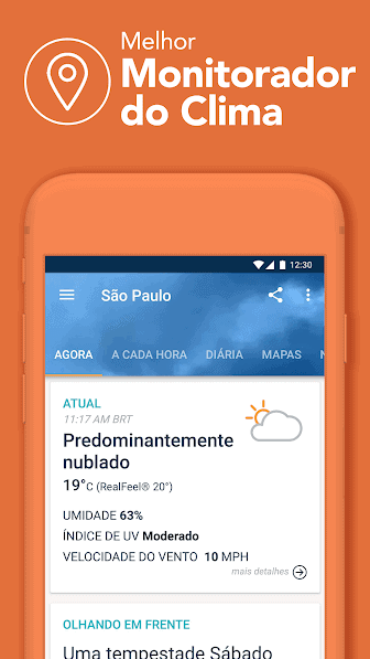 Monitorador de Clima: Previsão do Tempo para a Fazenda A imagem promove um aplicativo de monitoramento climático para smartphones, contextualizado para o agronegócio. Com um fundo
