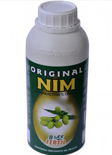uma embalagem plástica branca de um produto agrícola chamado 'Original Nim', da marca 'Base Fértil'. O rótulo,