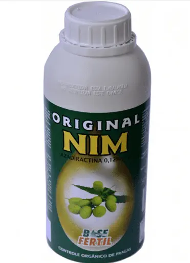 uma embalagem plástica branca de um produto agrícola chamado 'Original Nim', da marca 'Base Fértil'. O rótulo,
