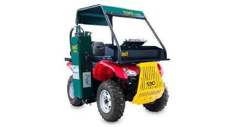 quadriciclo (ATV) de cor vermelha, adaptado para uso agrícola, sobre um fundo branco. O veículo foi modific