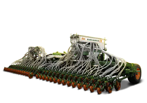 uma semeadora agrícola de grande porte, modelo Guapa Supra 60 da marca Stara, isolada em um fundo preto. O equ