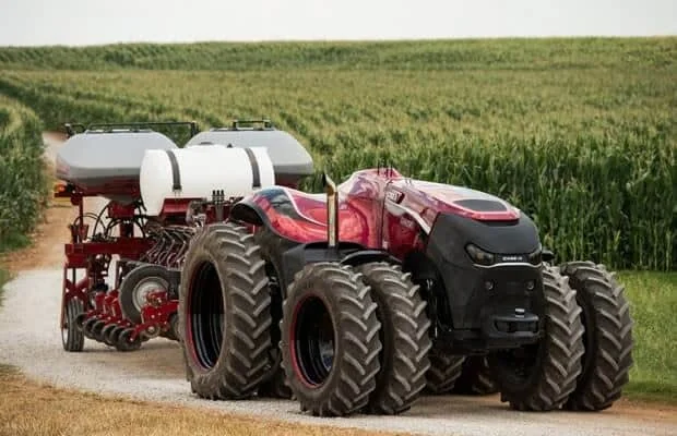 Trator Autônomo: O Futuro da Tecnologia na Agricultura trator autônomo de design futurista, o conceito Case IH Magnum, em uma estrada de terra ao lado de uma vast