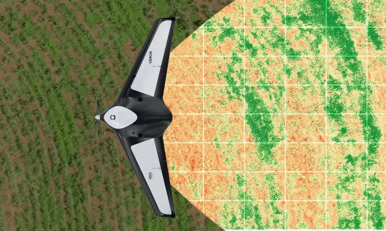 Uso de Drone na Agricultura de Precisão: Mapeamento Aéreo conceito de agricultura de precisão através do uso de um drone de asa fixa, da marca VEROK, sobrevoando um