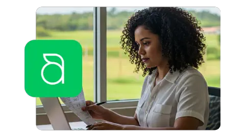 Escritório contábil moderno usando Aegro para atender clientes rurais.