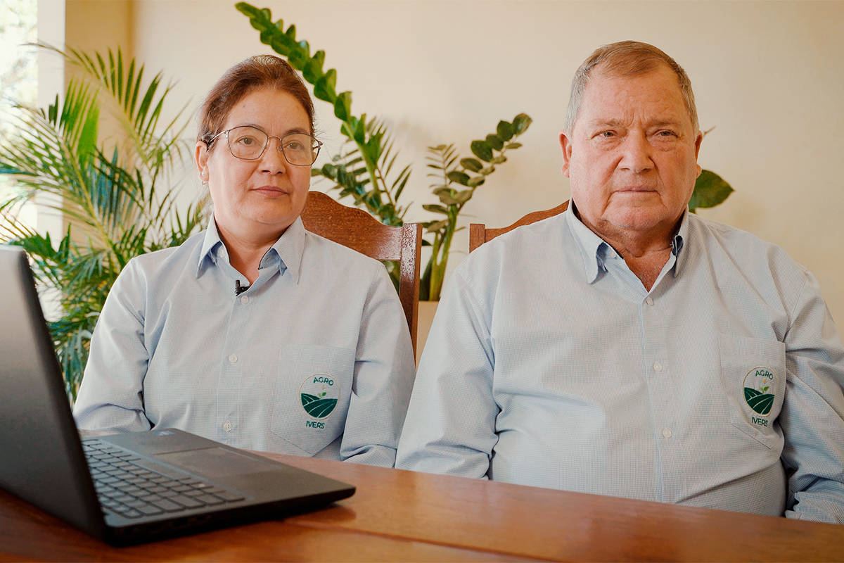Geni e Irineu (à direita), proprietários da Fazenda Agro Ivers