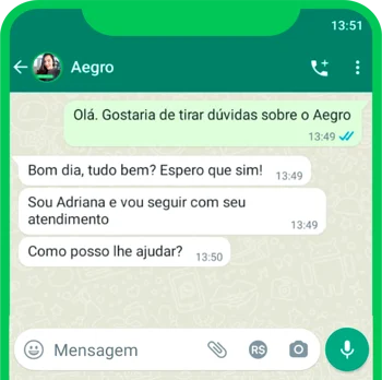 Metade de um celular mostrando o chat com o Aegro no WhatsApp.